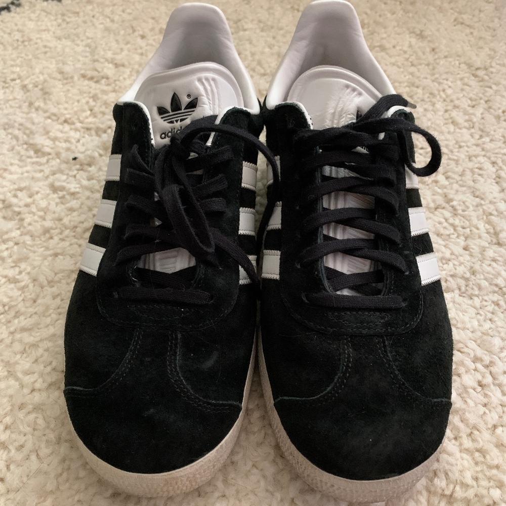 Black Adidas Original's Gazelle